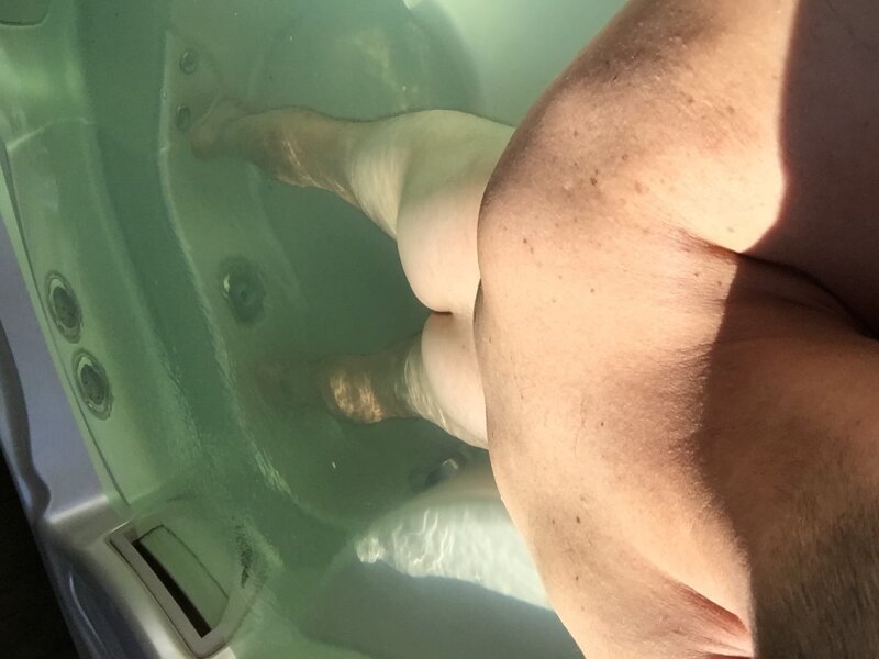 热水浴缸中的屁股 picture