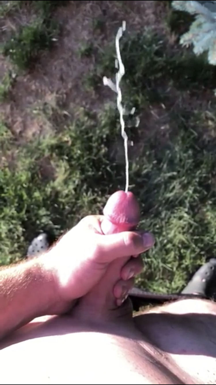 Huge Outdoor cumshot picture