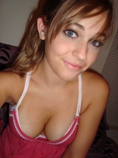 Teen downblouse picture