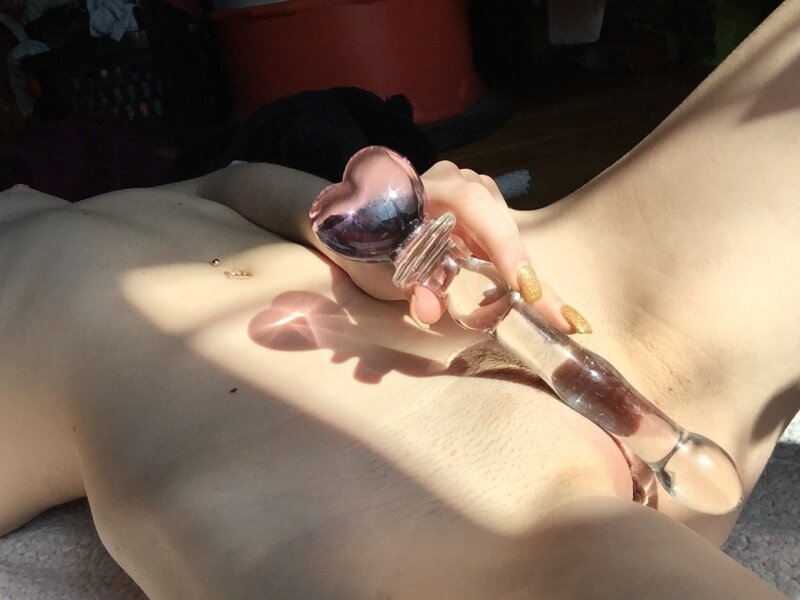 セクシーなカムモデルのお気に入りのおもちゃ picture