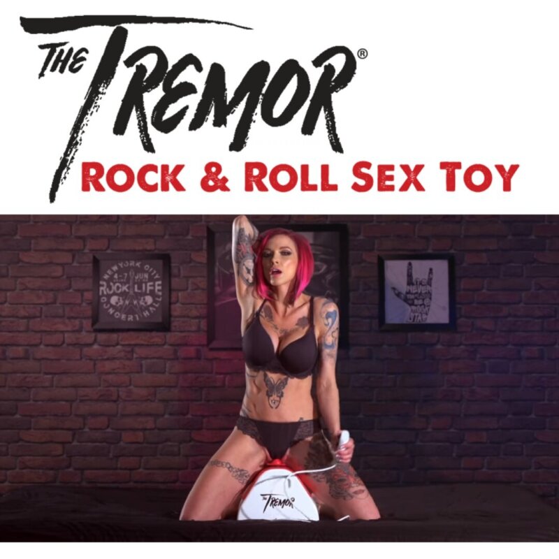 Bombshell Anna Bell Peaks gets her pussy rocked on The Tremor picture