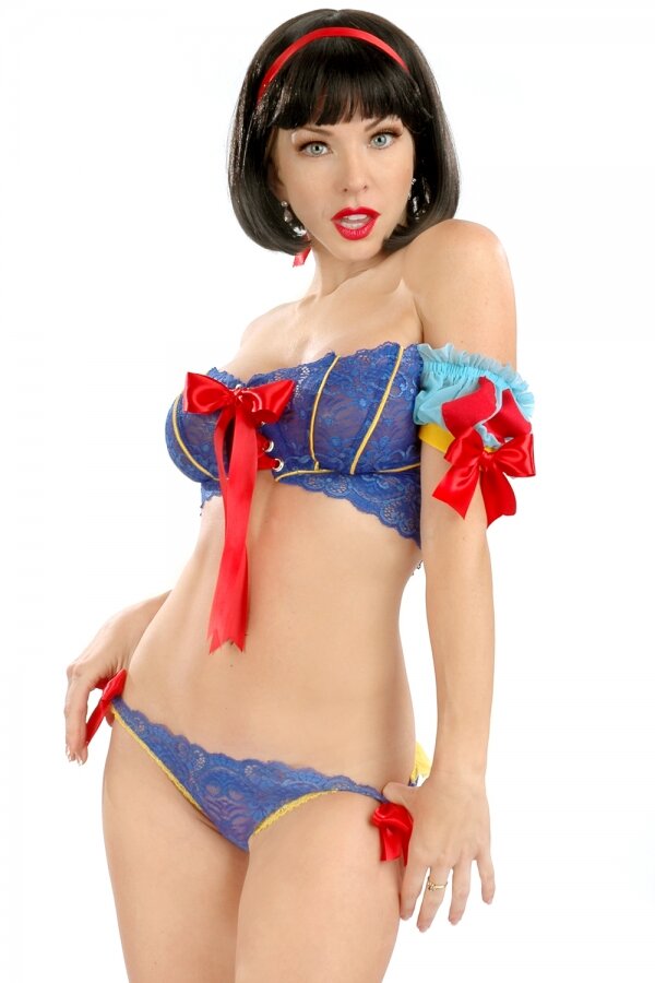 Snow white costume picture