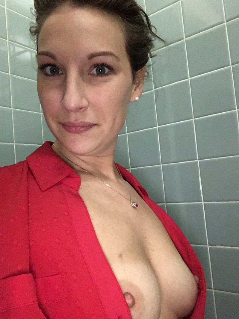 pam selfshot redshirt no bra picture