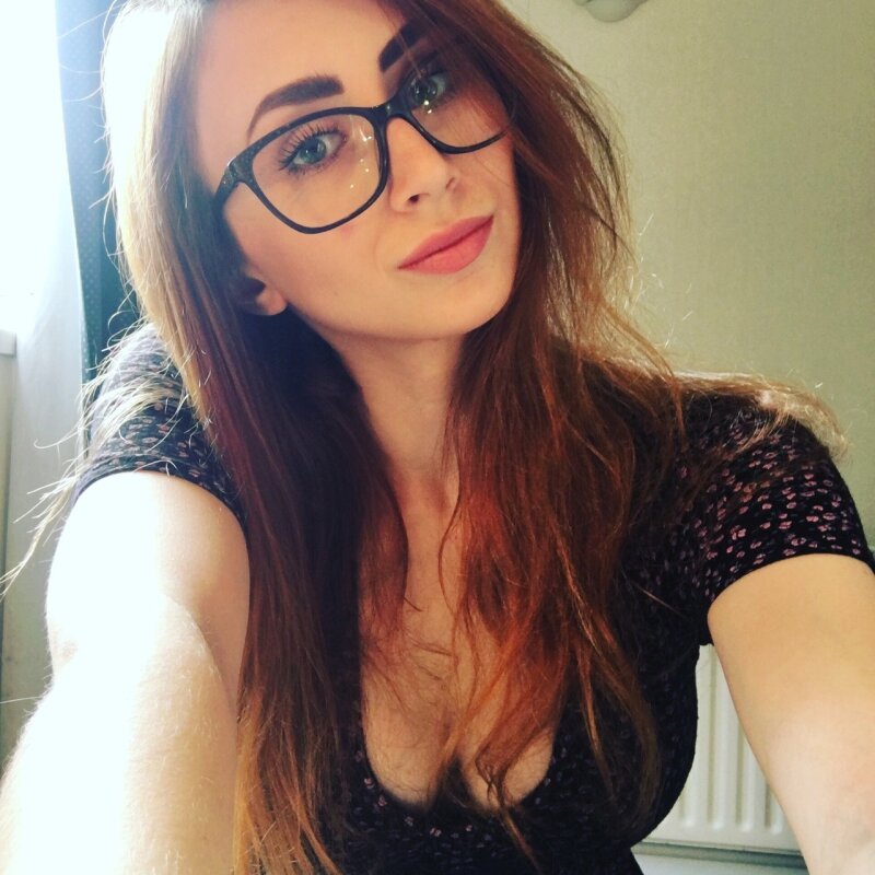 분열을 보여주는 놀라운 빨간 머리 picture