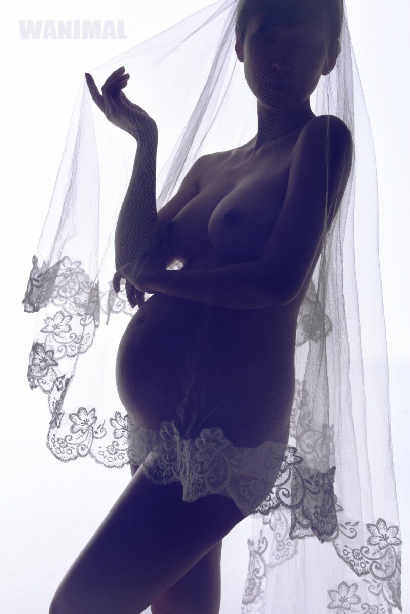 妊娠中の非常に芸術的なヌード picture