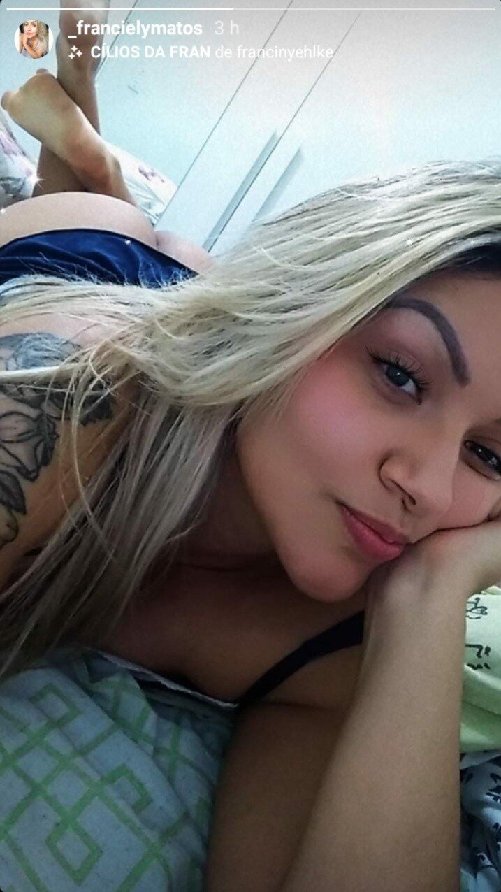 섹시한 Franciely Matos 쇼 엉덩이 picture