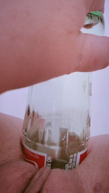 완전히 새로운 방식으로 코카콜라를 즐기십시오. 엉덩이에 넣어. picture