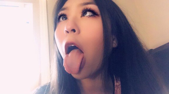 아시아 Ahegao picture