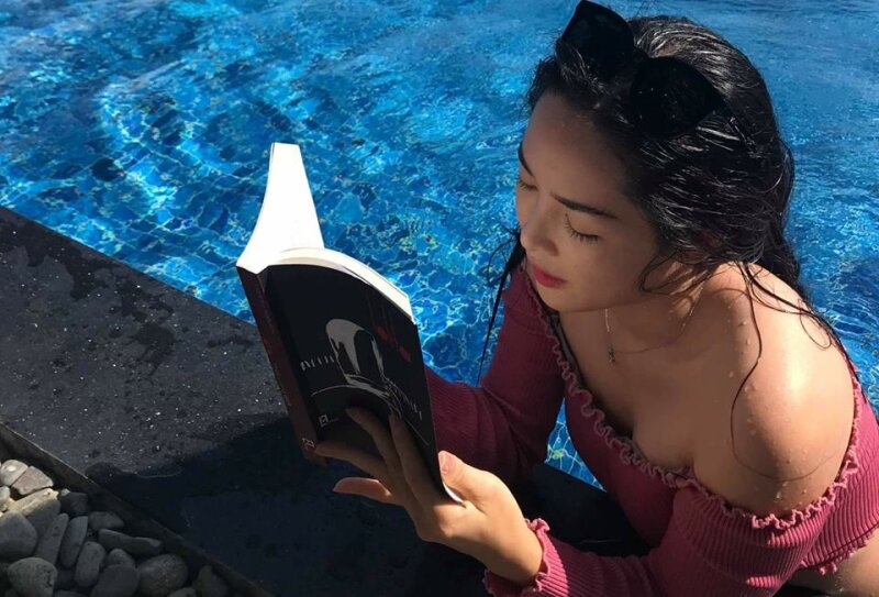 Beautiful Vietnamese woman reading a book picture