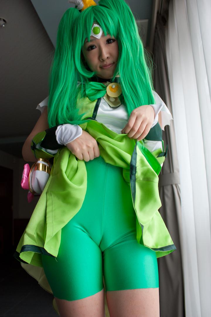 Japanese cosplayer, posted by strandwolf on cameltoe-forum picture