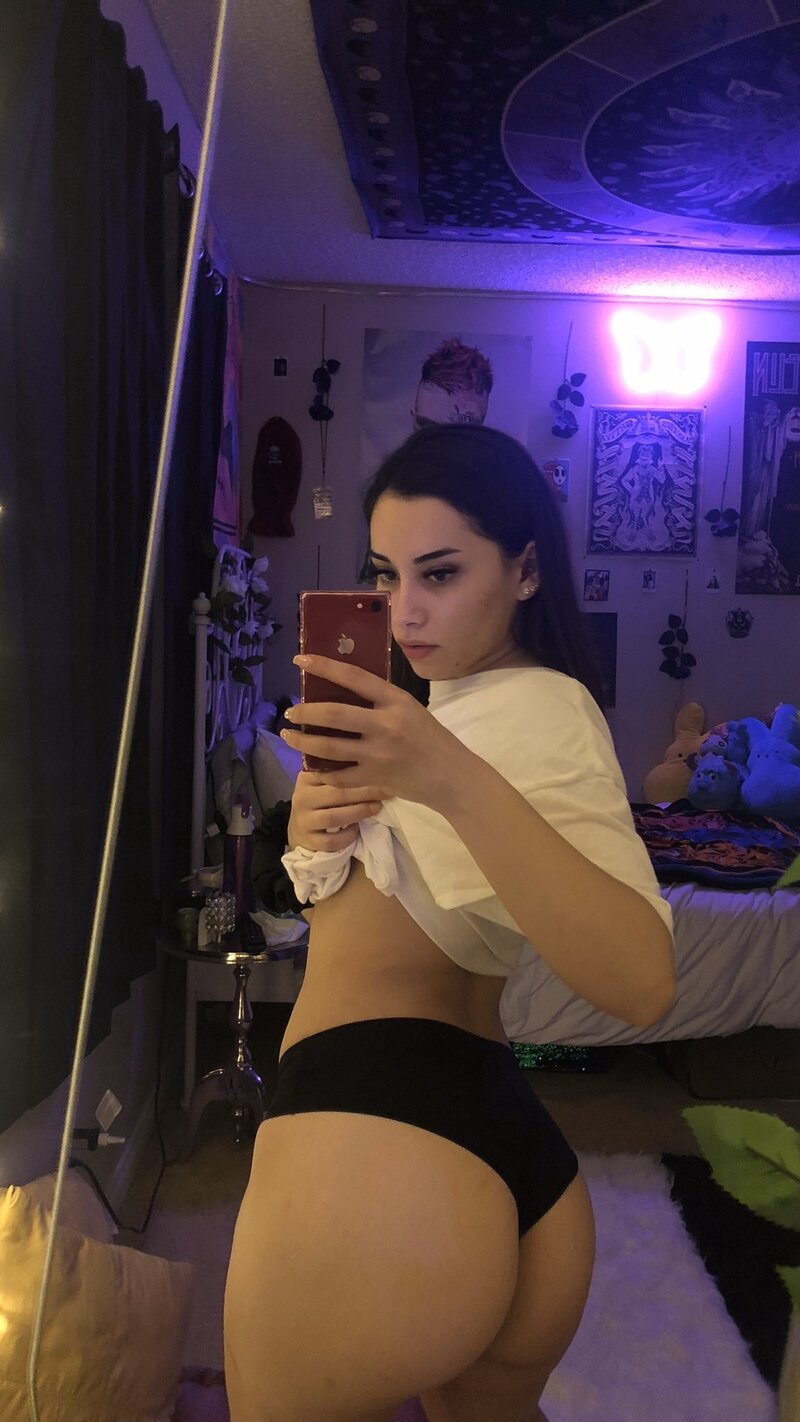 Porno Yıldızı Aria Lee Ayna Selfie picture