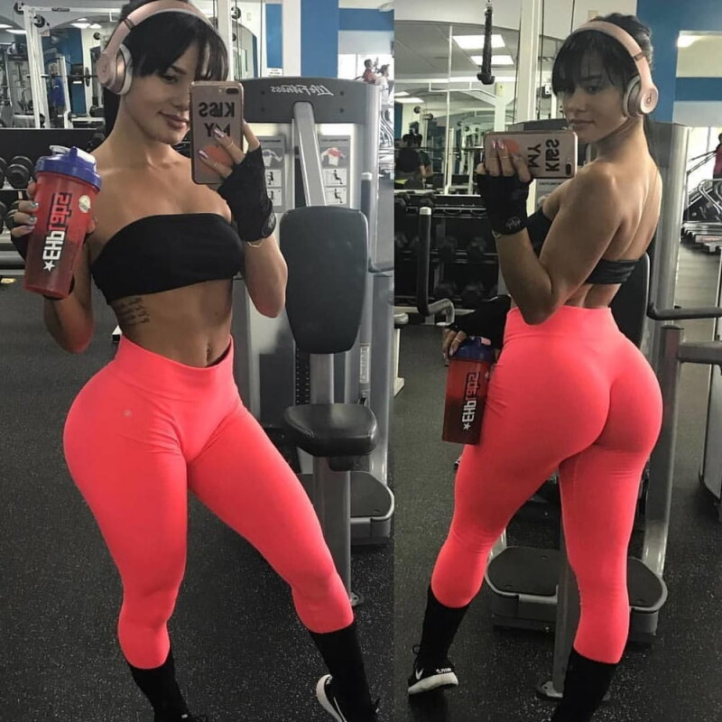 Hot ass in tight leggings picture