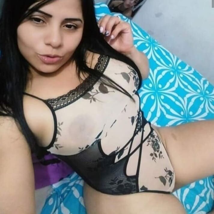 热的巴西人展示她的奶子-brazilianthickchicks.com picture