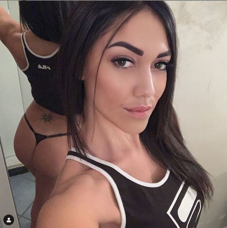 놀라운 눈을 가진 갈색 머리! picture