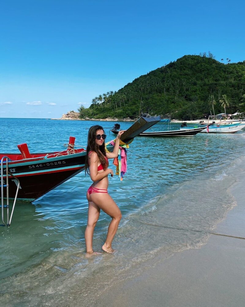 thai bikini red picture