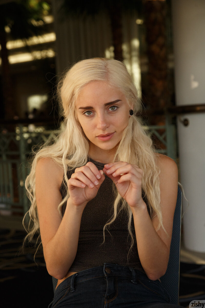 Naomi Woods picture