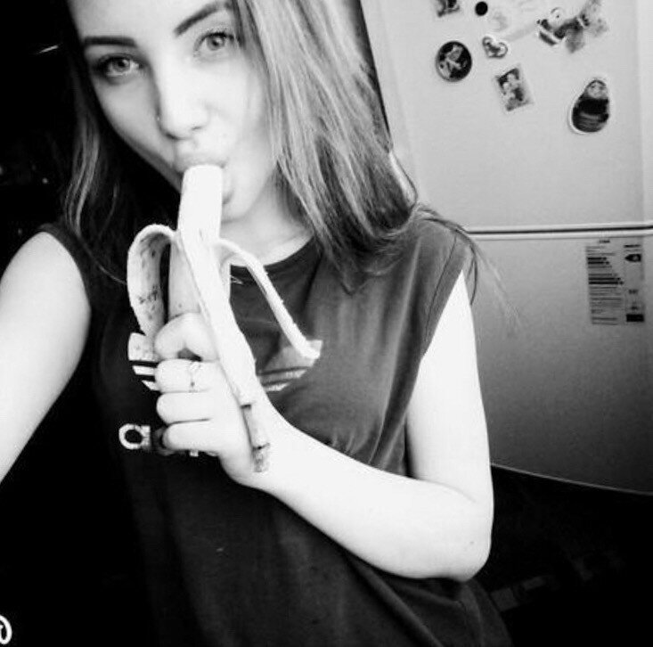 Sexy polish babe eating banana ???? picture