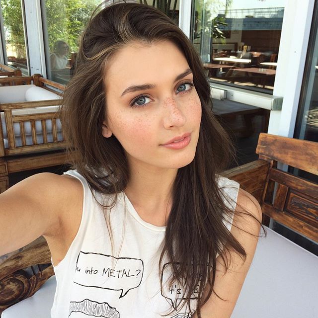 Jessica Clements picture