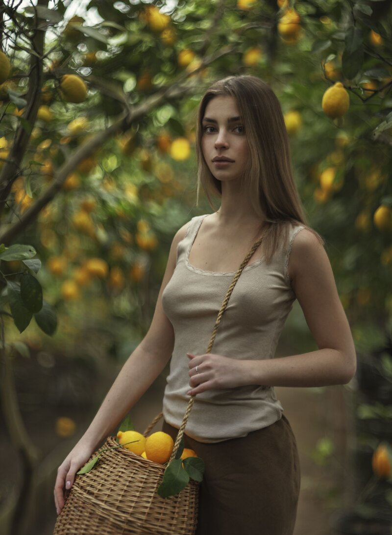 irina sivalnaya with lemons picture