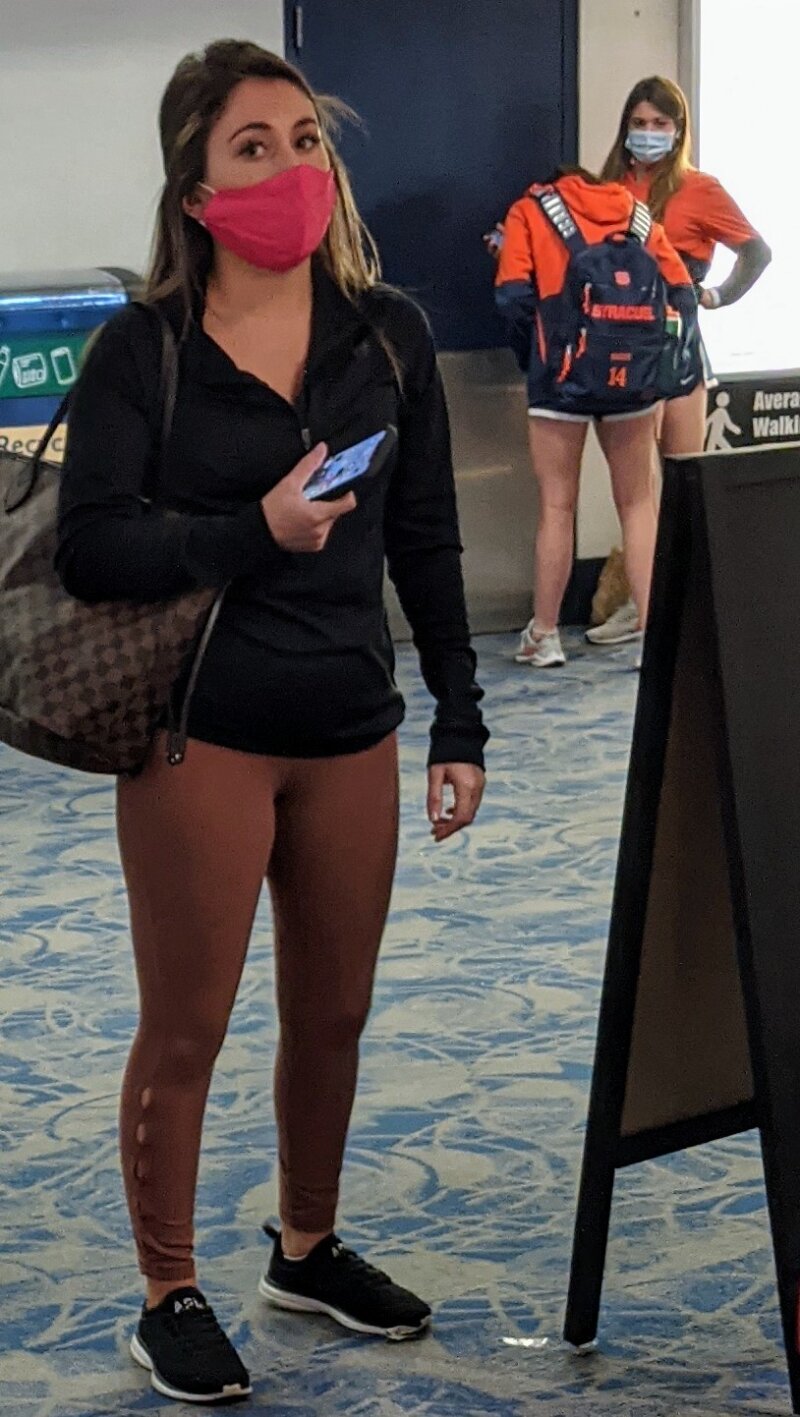 Tight little traveler and some Syracuse athlete babes in the background picture