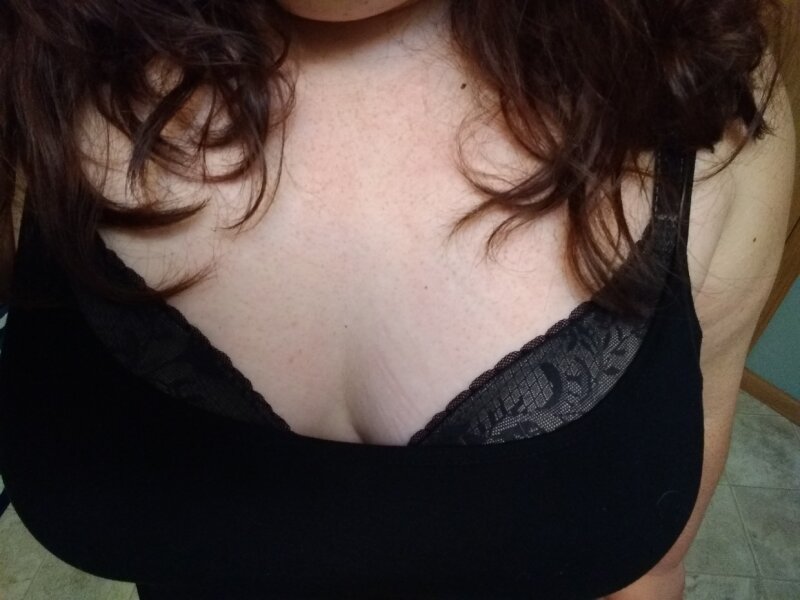 Lacey bra cleavage picture
