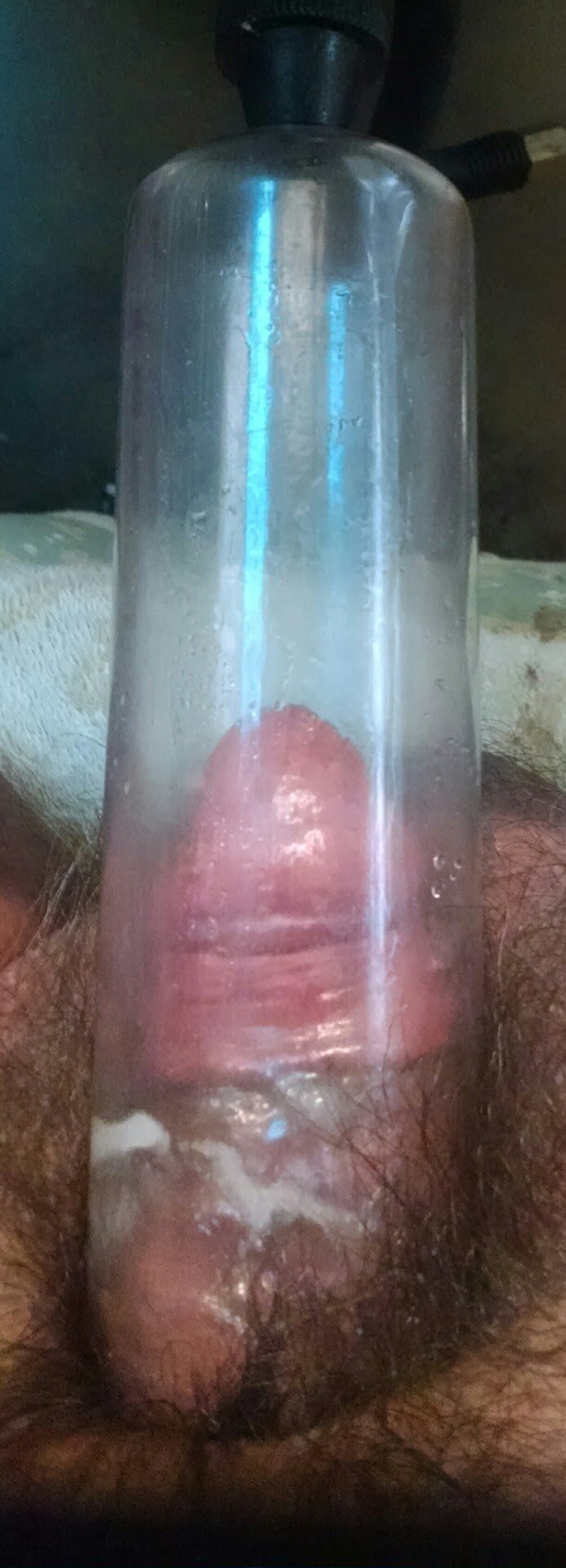 Cumming in a vacuum tube picture