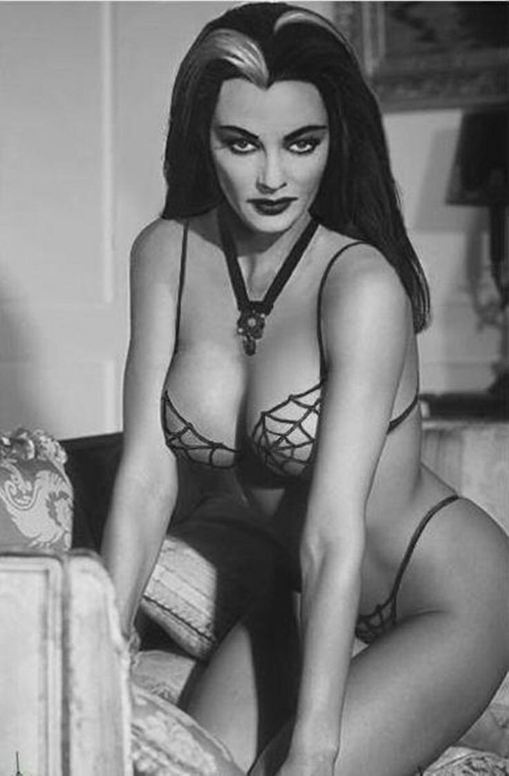 Yvonne DeCarlo又名Lily Munster picture