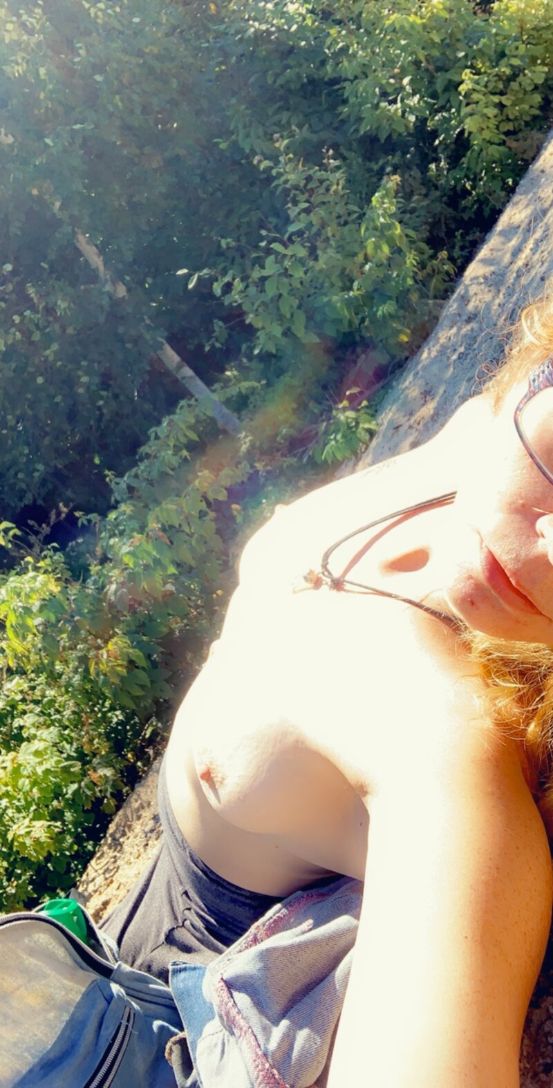 你发现她独自在树林里晒日光浴...。 picture