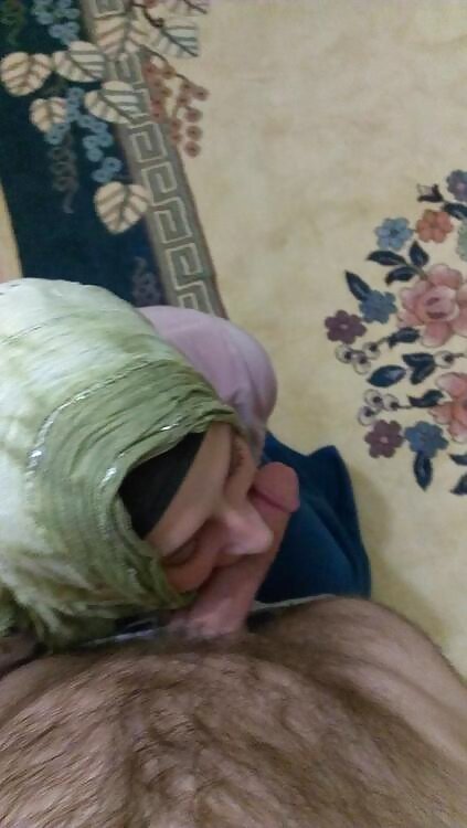 Muslim Hijab Milf Giving Blowjob picture