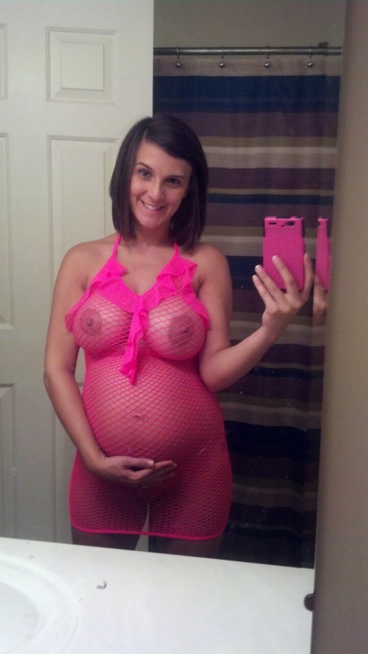 pregnant selfie picture