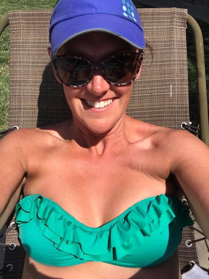 MILF with nice tits in bikini picture