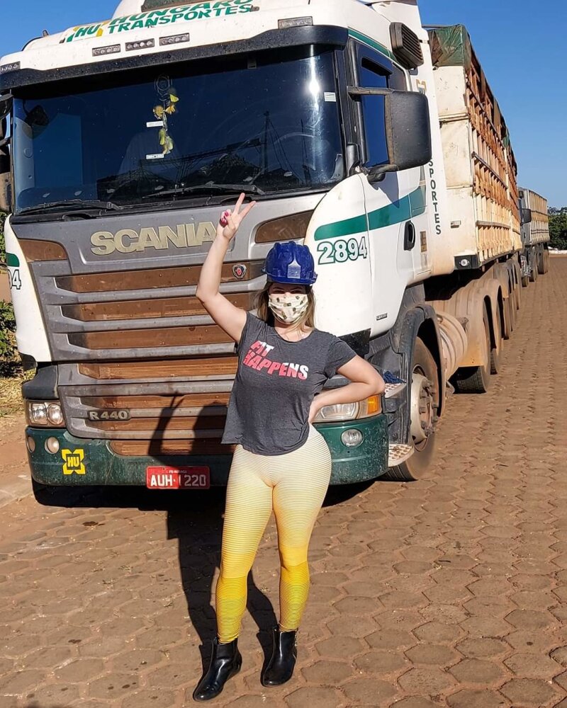 Brazilian truck hood picture