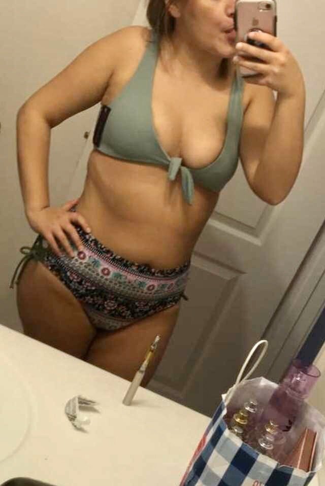 18 yr old sent me this online, lookin good picture