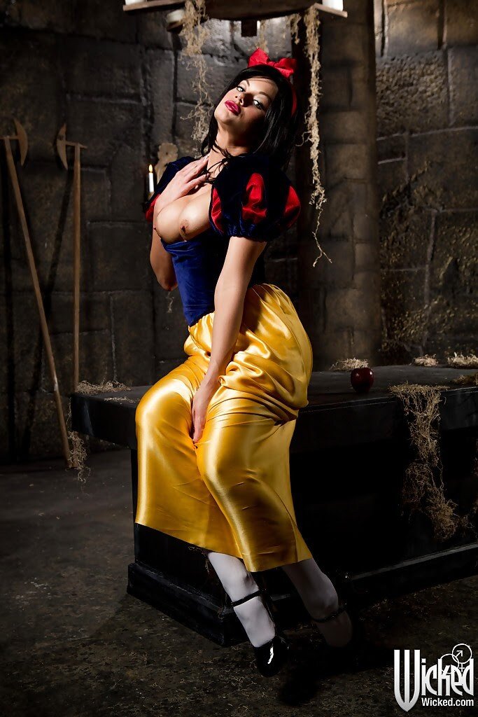 Sexy Snow White # 2 picture