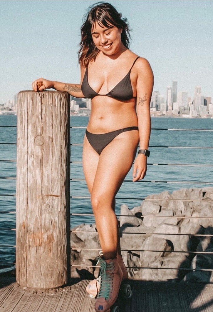 Curvy and busty bikini teen picture