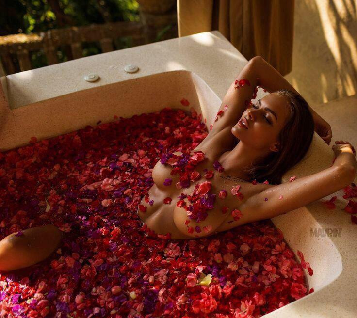 꽃이 가득한 목욕 picture