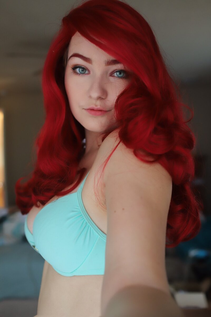 Redhead Cosplayer picture