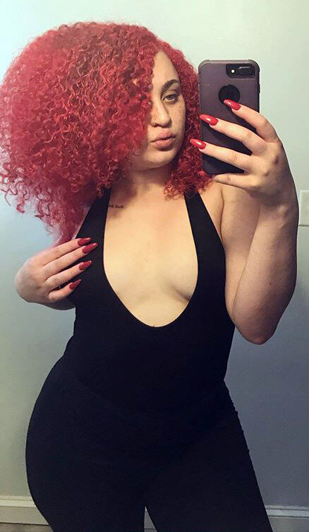 小さなおっぱいを自撮りする picture