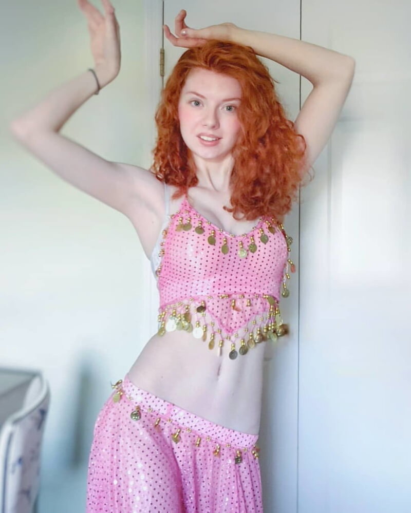 Redhead belly dance picture