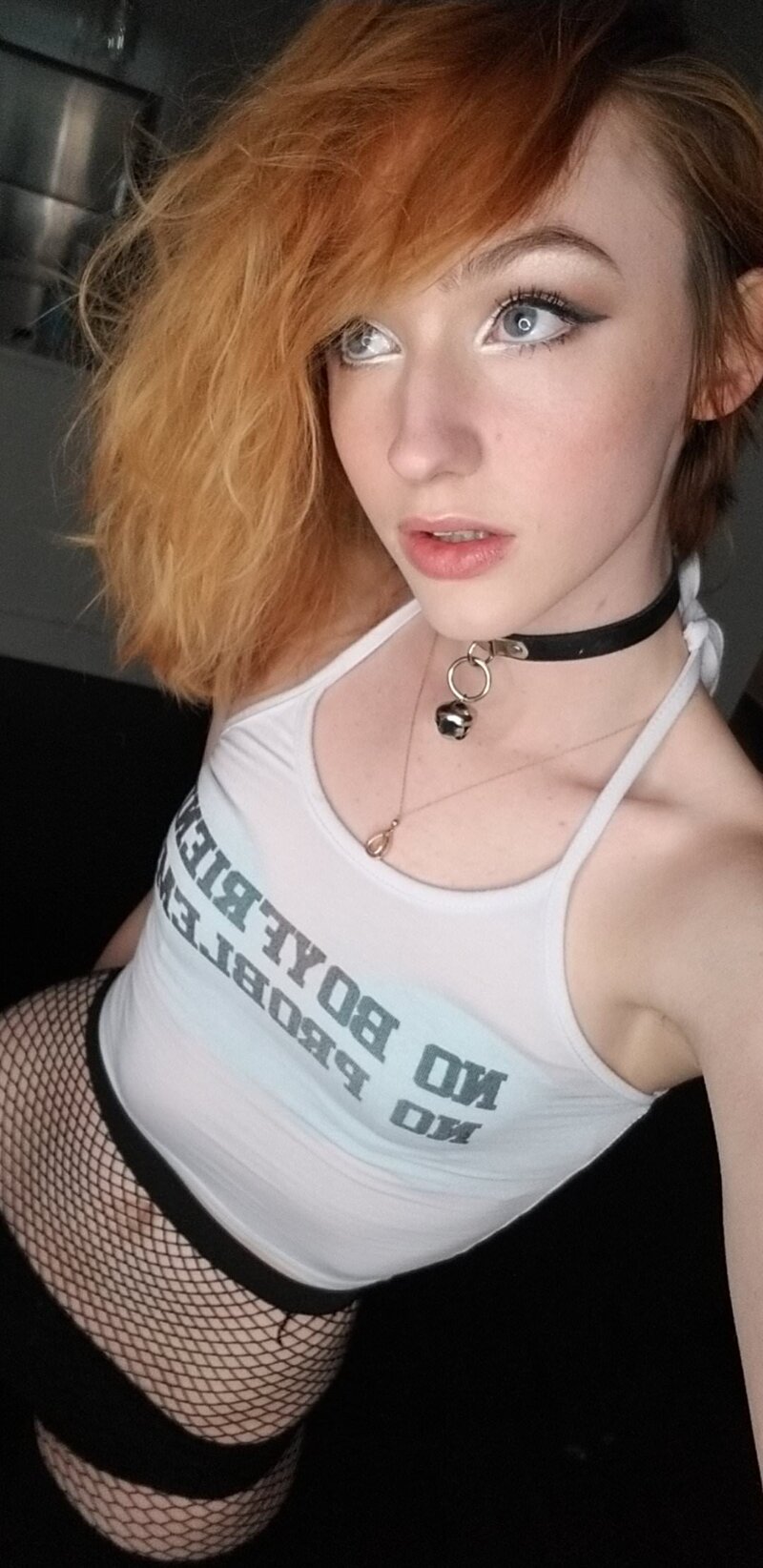 Amazing redhead gamer grl non-nude picture