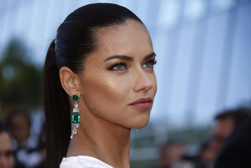 Adriana Lima is Beautiful picture