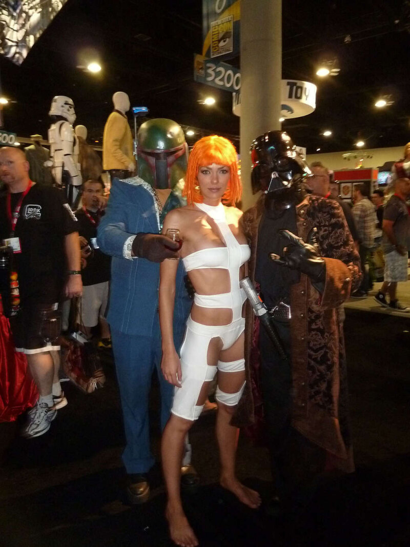 Adrianne Curry as Leeloo picture