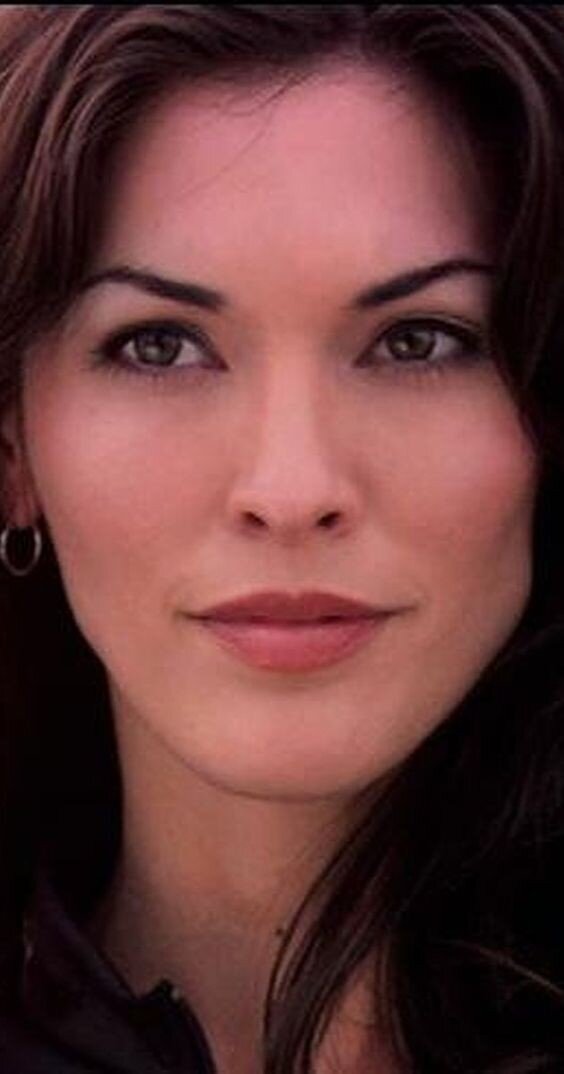 Alana De La Garza picture