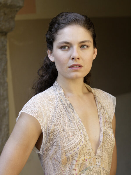 Alexa Davalos picture