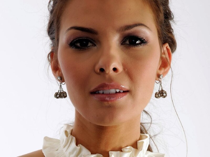 Ali Landry-7/73 -5'9''- 36-24-34''-36B-Bra -121lbs -9-Shoe, Beautiful Model/Actress Serious Cunnilingus! -Yum! Yum! picture