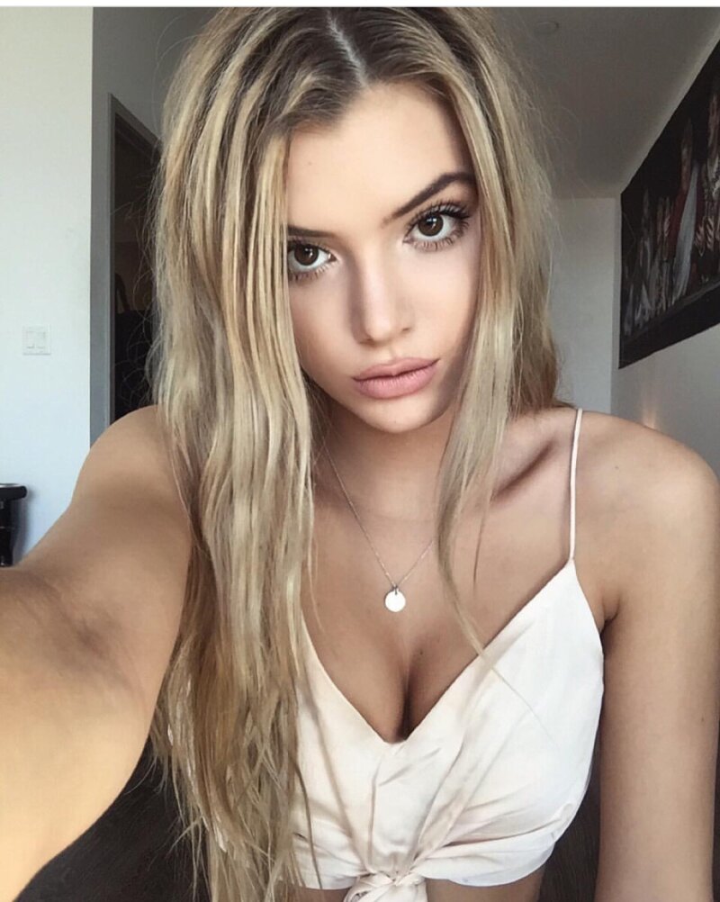 Alissa Violet is looking sexy as hell in white top with big boobs picture