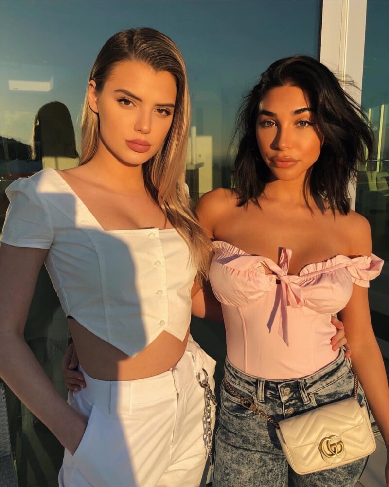 Alissa Violet is looking sexy as hell with big boobs in white top picture