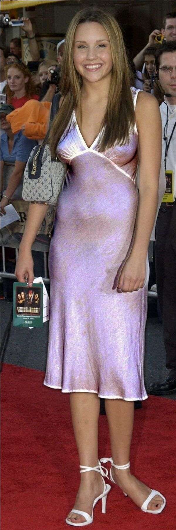 Amanda Bynes, Puffies On The Red Carpet? Very Nice Accessory picture