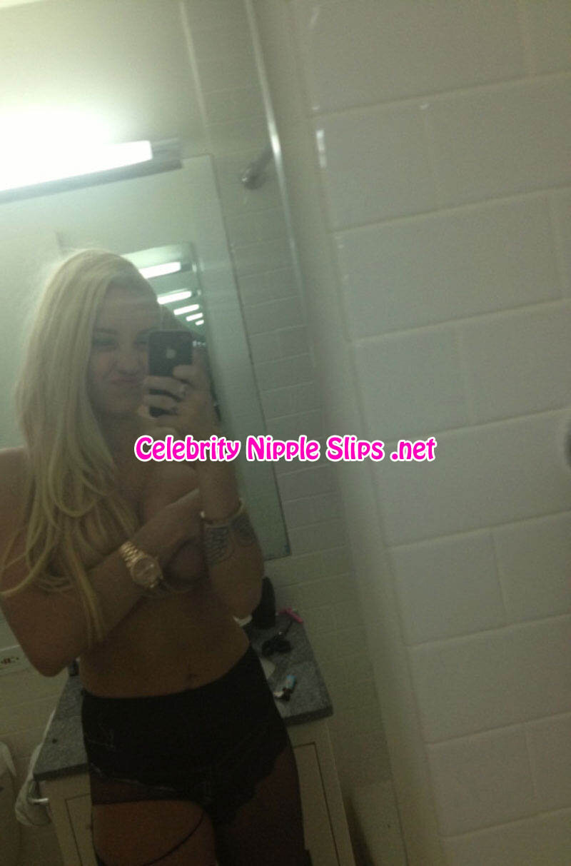 Amanda Bynes Topless Tweet picture