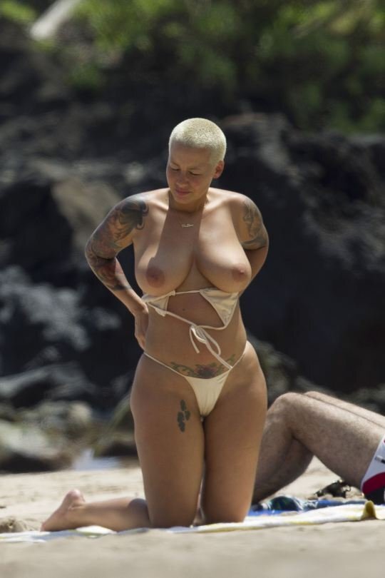 Amber Rose Caught Topless picture